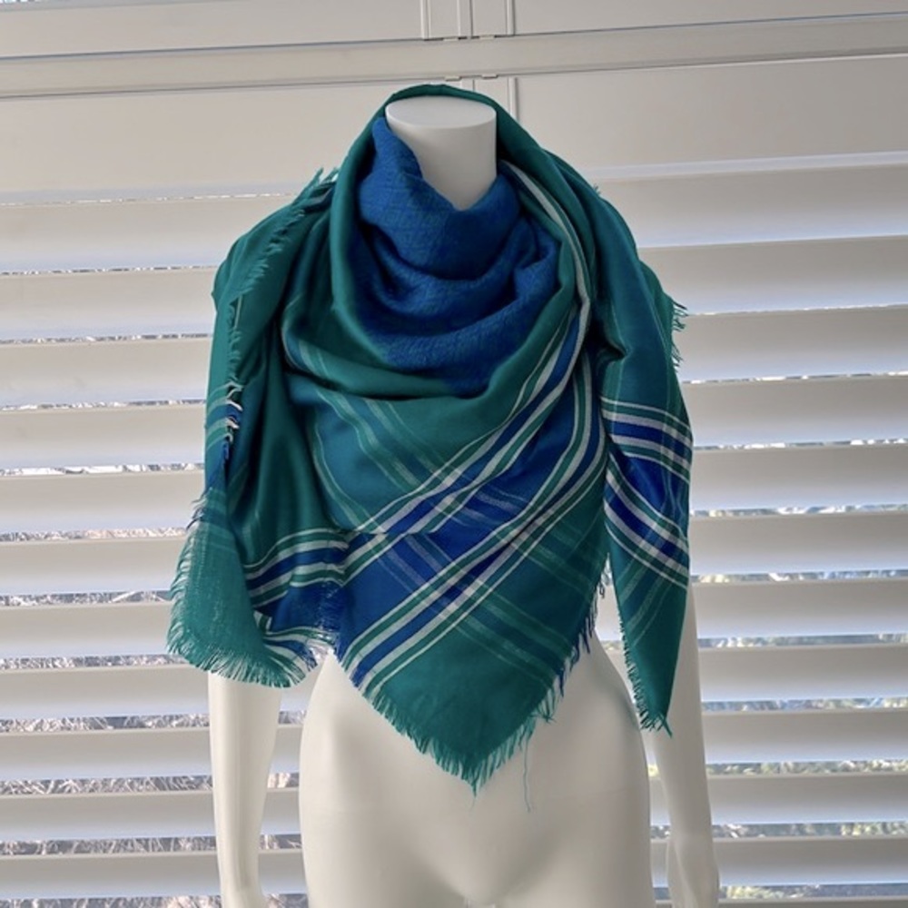 OLD NAVY Women’s Blue Green White Plaid Square Blanket Scarf, Neck Accessory
